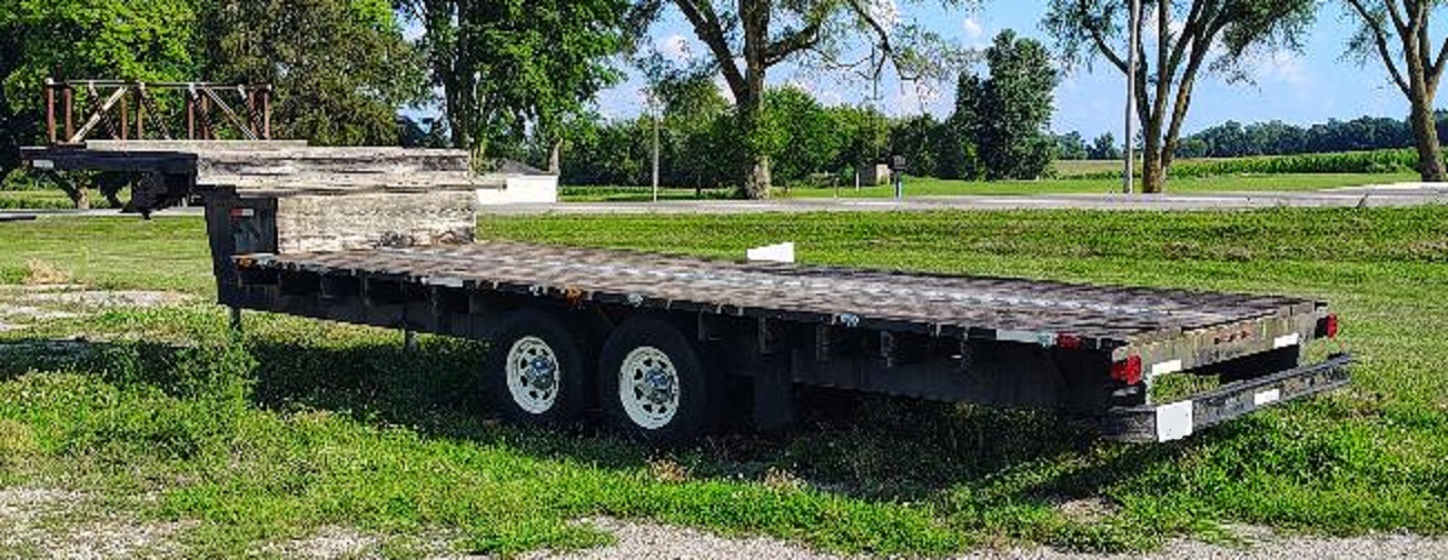 2004 CUSTOM BUILT 33 foot - Image 2